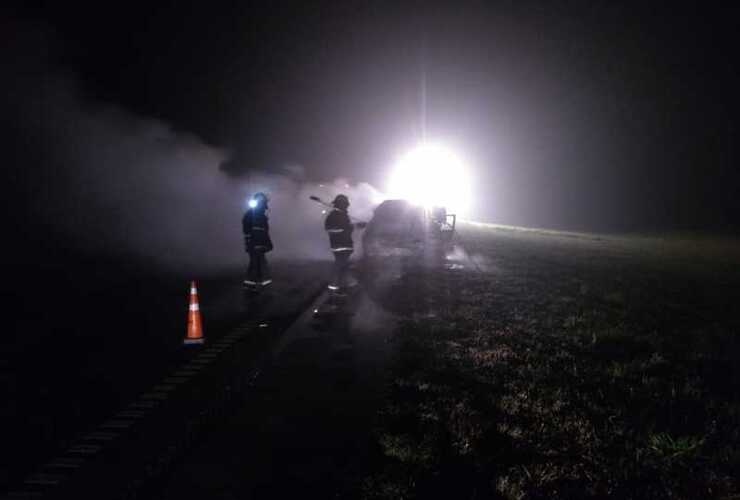 Imagen de Altura Fighiera: Incendio de un vehículo en autopista