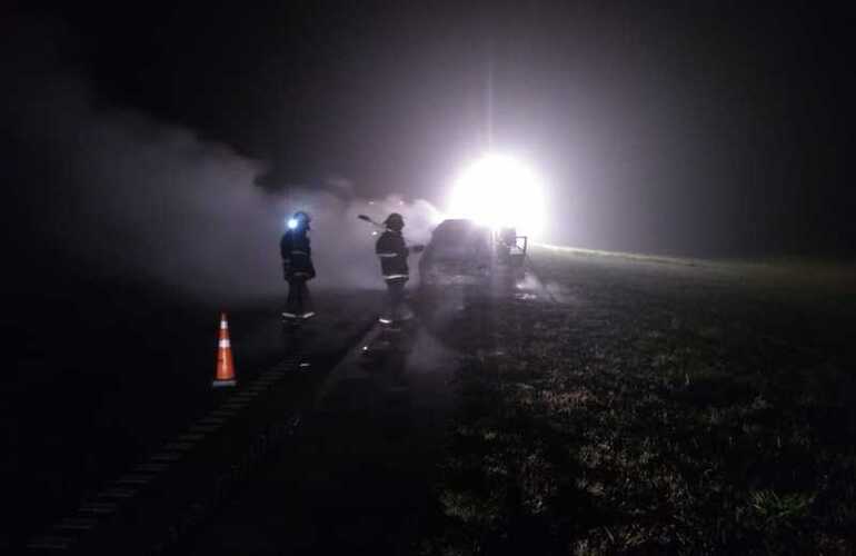 Imagen de Altura Fighiera: Incendio de un vehículo en autopista