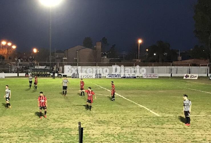 Los locales fueron superiores en el marcador y en jugadores en cancha.