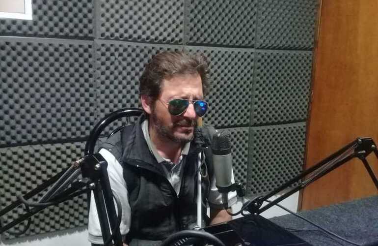 Oscar Casella, tiene 46 años y esta mañana estuvo en los estudios de Radio Extremo 106.9