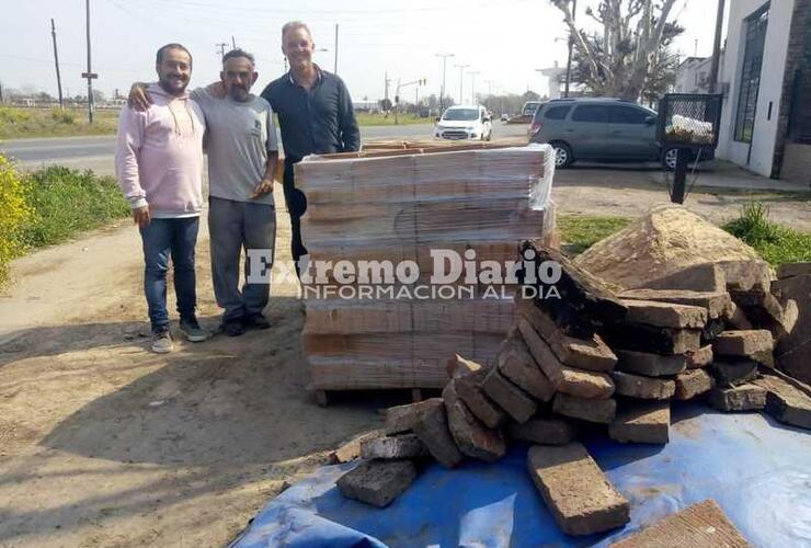 Imagen de La Municipalidad donó materiales para reconstruir la casa de Irrito Sánchez