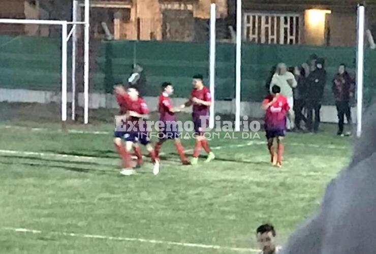 Triunfazo. Talleres derrotó al "Azul" en un partido para el infarto.