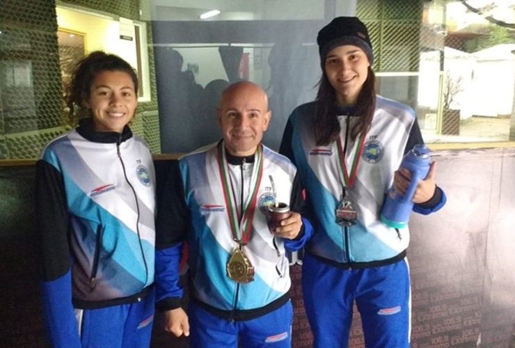 Fermín Rodríguez, Lucila Coletta y Analía Luna visitaron los estudios de Radio Extremo.