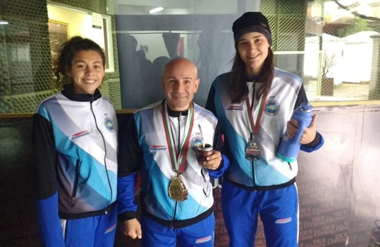 Fermín Rodríguez, Lucila Coletta y Analía Luna visitaron los estudios de Radio Extremo.