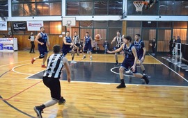 Jugada en ataque Panza. Los locales intentaron pero no pudieron ganar.