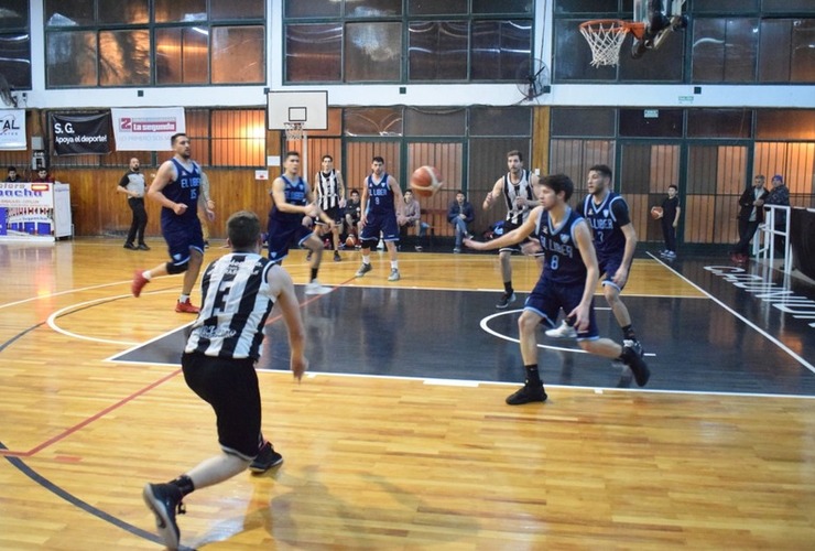 Jugada en ataque Panza. Los locales intentaron pero no pudieron ganar.