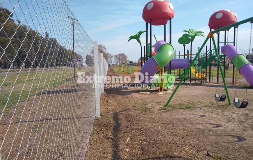El espacio recreativo se ubica entre ruta 21 y las v&iacute;as del ferrocarril.