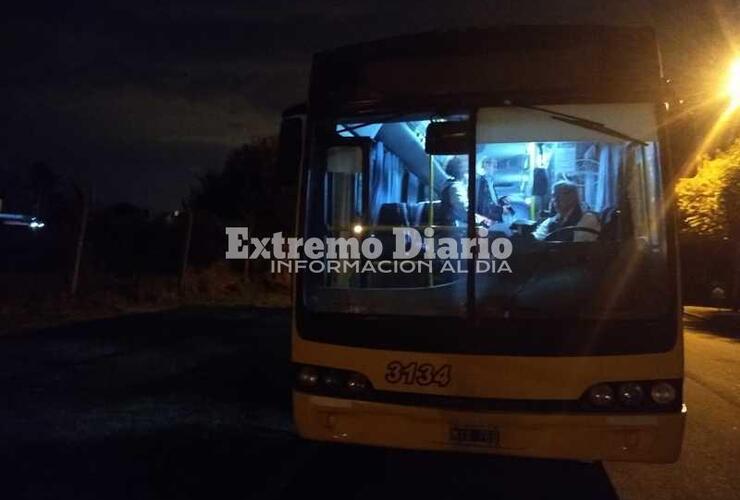 Imagen de Colectivo se quedó sin combustible y los pasajeros quedaron varados