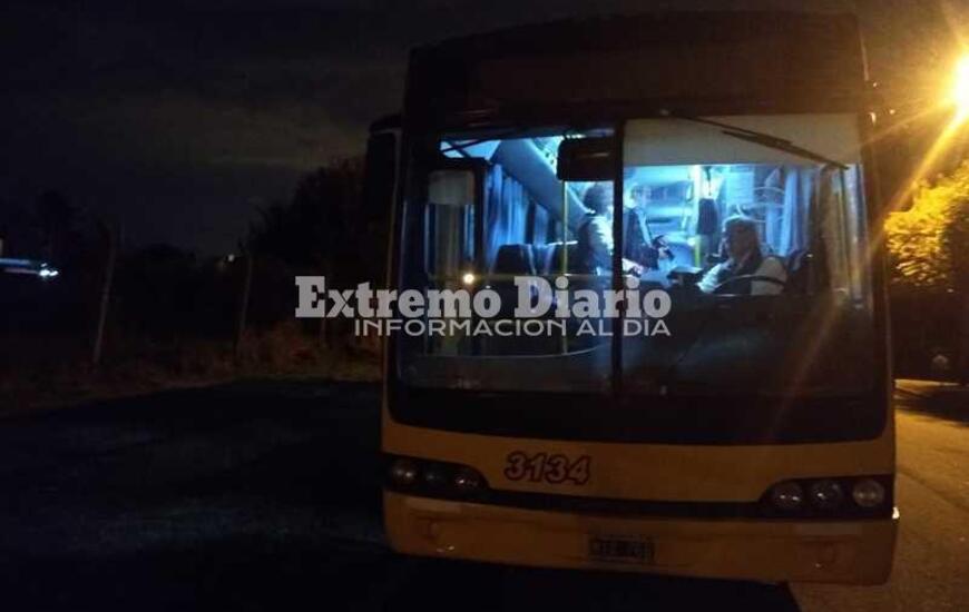 Imagen de Colectivo se qued&oacute; sin combustible y los pasajeros quedaron varados