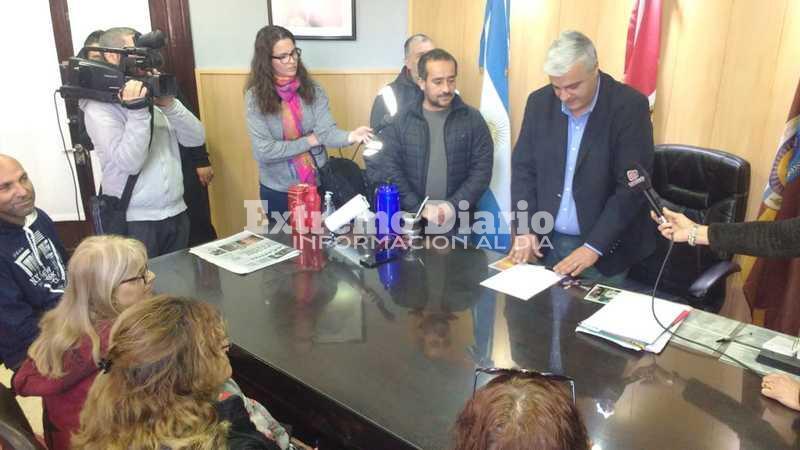 Imagen de Entrega de escrituras a ocho familias de Arroyo Seco