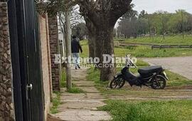 El sujeto pide colaboraci&oacute;n monetaria. Se lo registr&oacute; por &uacute;ltima vez caminando por el Barrio G&uuml;emes.