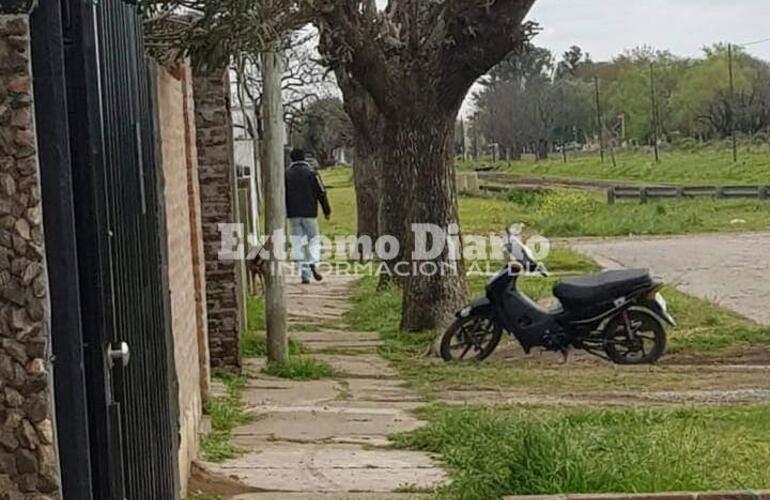 El sujeto pide colaboración monetaria. Se lo registró por última vez caminando por el Barrio Güemes.