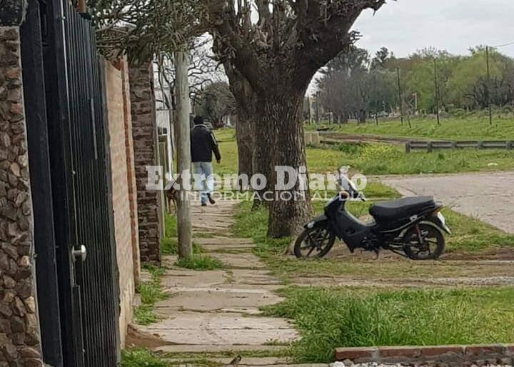 El sujeto pide colaboraci&oacute;n monetaria. Se lo registr&oacute; por &uacute;ltima vez caminando por el Barrio G&uuml;emes.