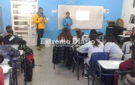 Representantes de la Asociaci&oacute;n dialogaron con los alumnos informando sobre la actividad.