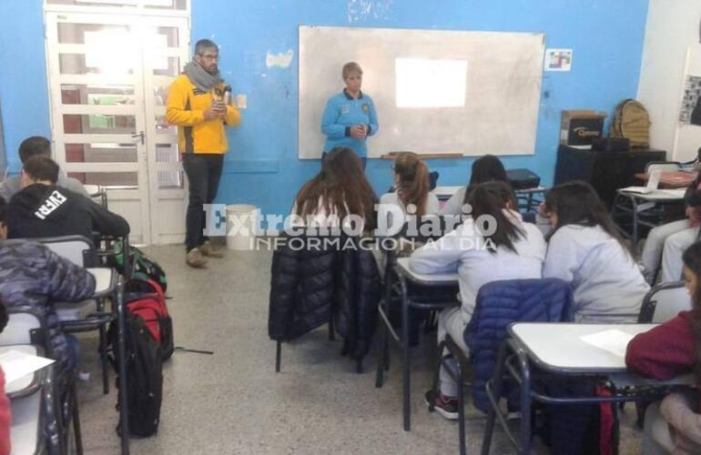 Representantes de la Asociación dialogaron con los alumnos informando sobre la actividad.