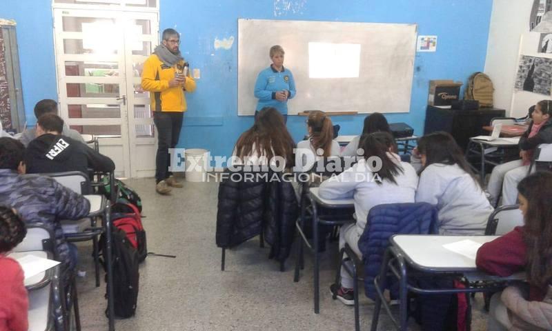 Representantes de la Asociaci&oacute;n dialogaron con los alumnos informando sobre la actividad.