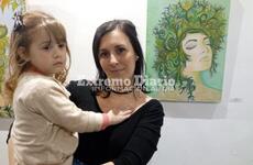 Ana Victoria junto a su sobrina