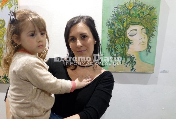 Ana Victoria junto a su sobrina