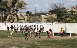 El equipo Sub-14 Local en ataque y queriendo anotar.