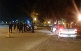 Esta noche. Dos m&oacute;viles policiales y dos de Tr&aacute;nsito en Independencia e H. Yrigoyen.