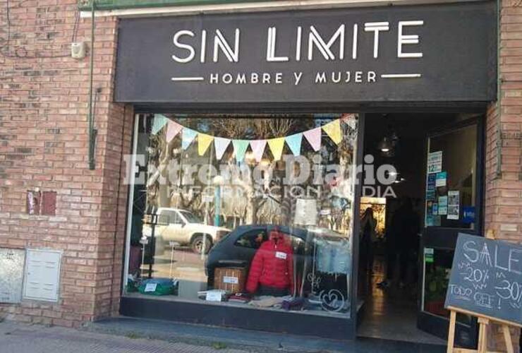 Imagen de Mecheras saquearon un local de ropa