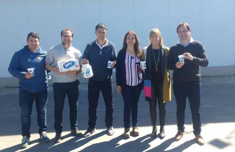 La próxima Vicegobernadora Alejandra Rodenas y el Diputado Alejandro Ramos recorrieron empresas junto al Presidente Comunal Esteban Ferri. La próxima Vicegobernadora Alejandra Rodenas y el Diputado Alejandro Ramos recorrieron empresas junto al Presidente Comunal Esteban Ferri.