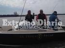 Los pescadores en plena competencia en el río Paraná