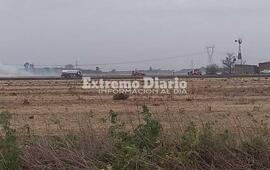 Imagen de Varias dotaciones de bomberos trabajan en incendio en zona rural