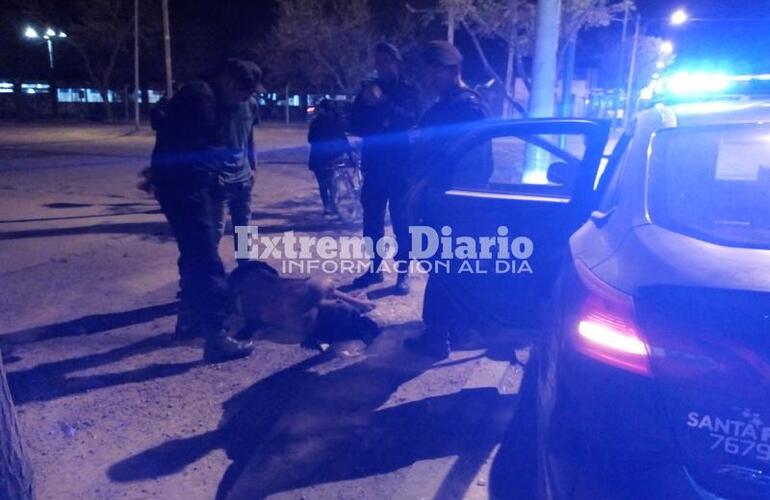 Imagen de Personal policial asiste a sujeto desvanecido en la vía pública