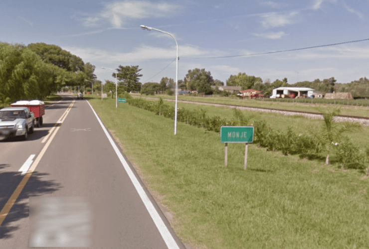 El hecho ocurrió en Monje, 55 kilómetros al norte de Rosario. (Google Street View)