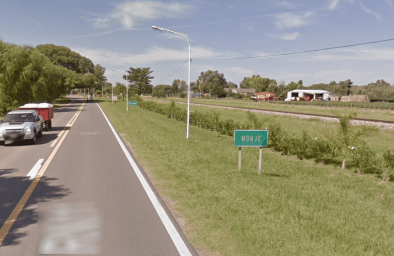 El hecho ocurrió en Monje, 55 kilómetros al norte de Rosario. (Google Street View)