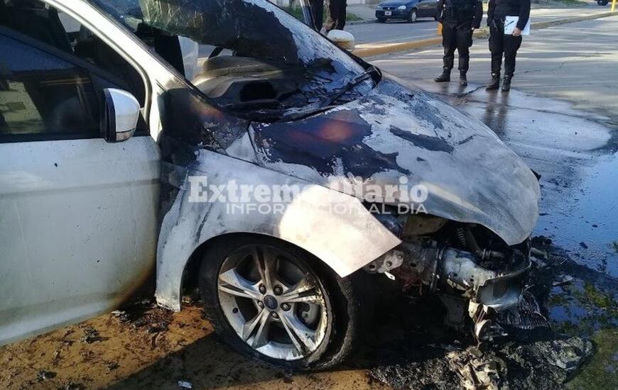 Imagen de Libertad al 600: Incendio de un autom&oacute;vil