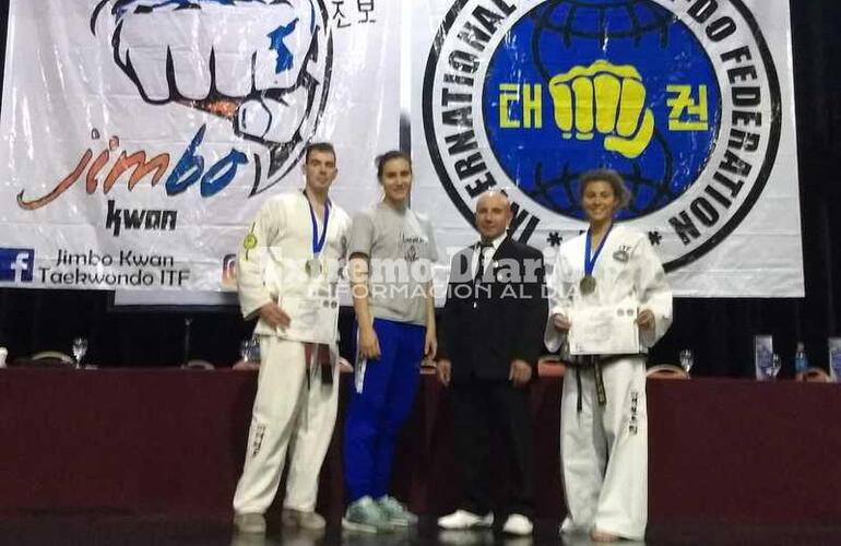 Felices los 4. Fermin, Julian, Analia y Lucila de gran torneo en Mendoza.
