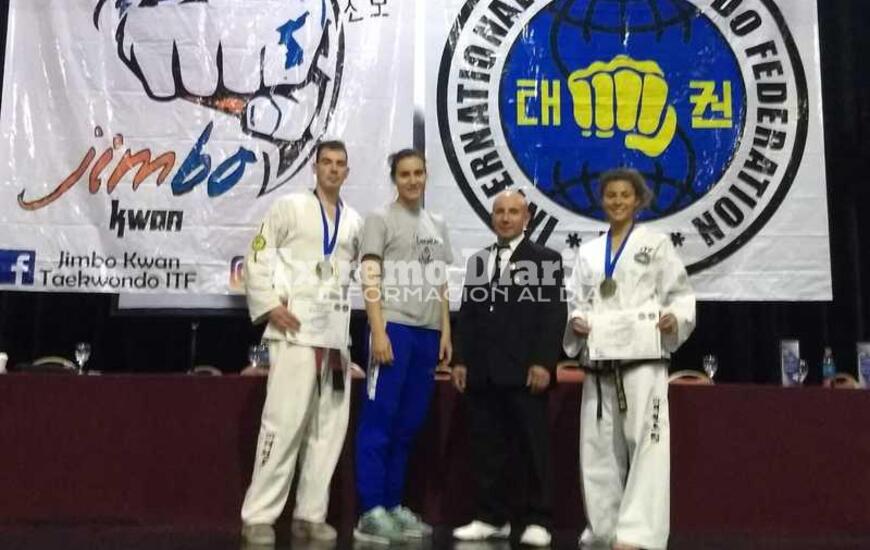 Felices los 4. Fermin, Julian, Analia y Lucila de gran torneo en Mendoza.