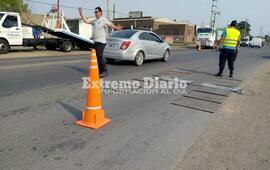 Los inspectores municipales est&aacute;n trabajando con la balanza para pesaje de camiones.