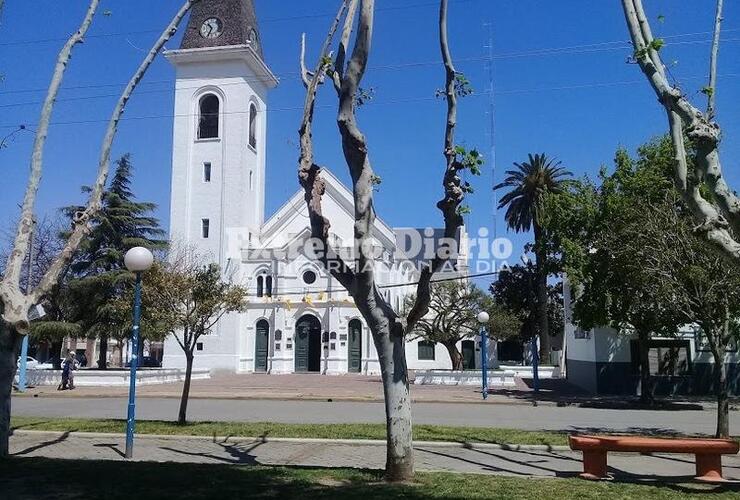 Todo ocurrió frente a las puertas del templo parroquial.