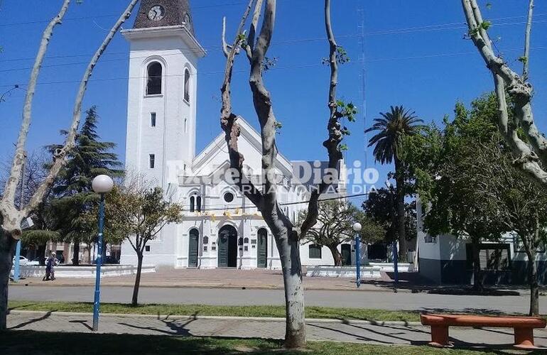 Todo ocurrió frente a las puertas del templo parroquial.