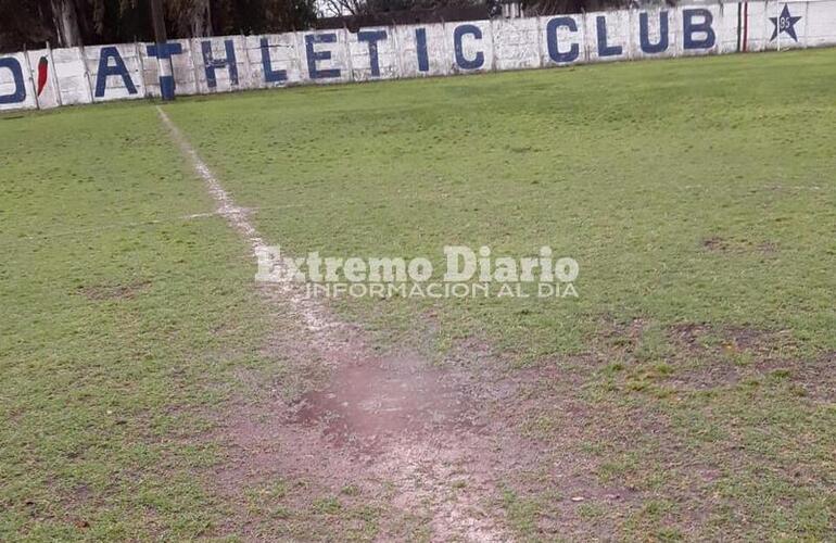 La lluvia intensa de los últimos días impidió el desarrollo del partido.