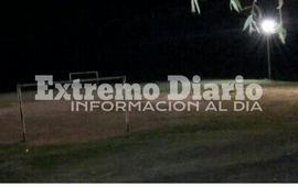 La Comuna ilumin&oacute; el sector de cancha de f&uacute;tbol del barrio.