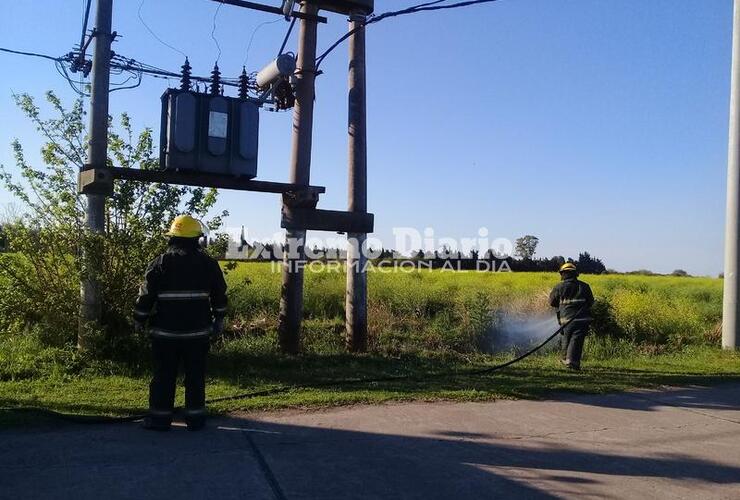 Imagen de Incendio de pastizales camino al Rowing