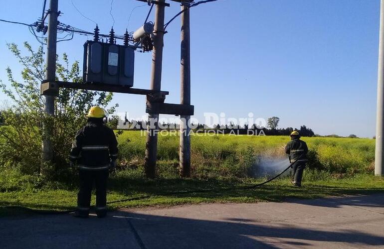 Imagen de Incendio de pastizales camino al Rowing