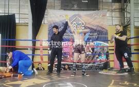 El momento del triunfo para Jonatan en el cuadril&aacute;tero