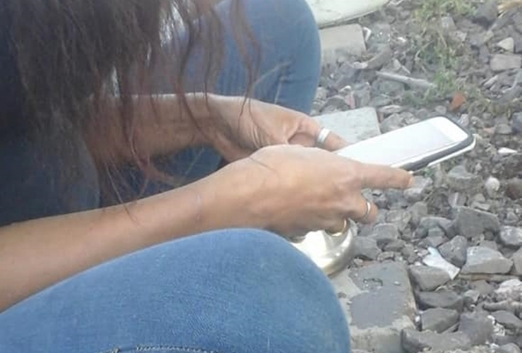 La imagen que le hicieron llegar a la v&iacute;ctima tras el robo de su celular. Foto: Facebook