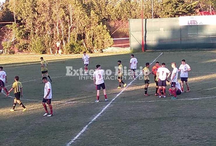 El "Gato" cayó de local y se complica.