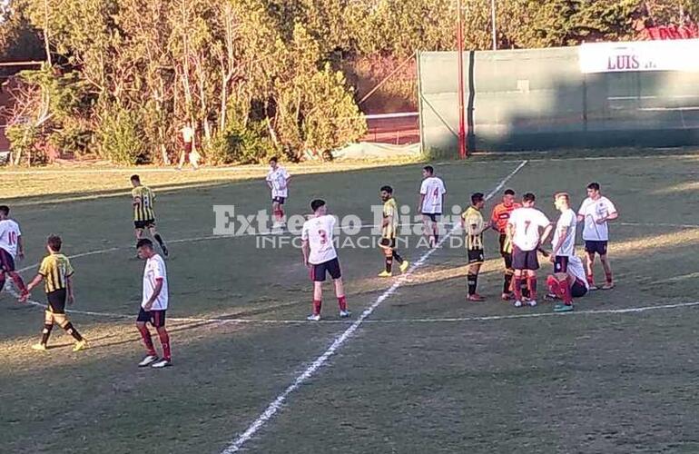 El "Gato" cayó de local y se complica.