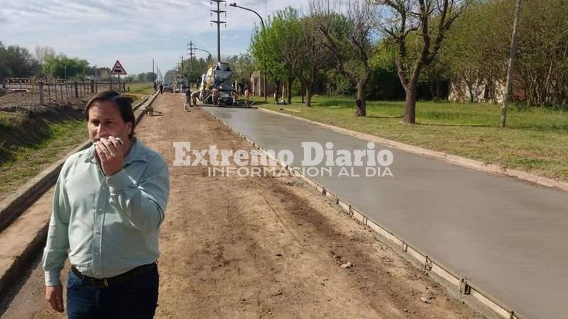 Imagen de Comenzaron a arrojar hormig&oacute;n en la calle Santa Fe