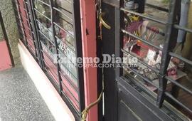 Sobre el robo. Los ladrones utilizaron una rama para sacar la bijou