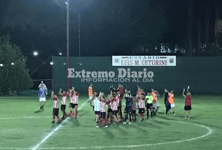 Festejo de la Academia villense tras ganar en Arroyo Seco.