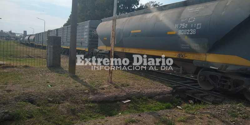 Imagen de Caos en el tr&aacute;nsito: Descarrilaron vagones a la altura de Dreyfus