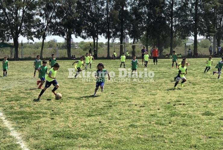 Imagen de River Plate realizó una prueba de jugadores en Arroyo Seco, organizada por Manos Dadas
